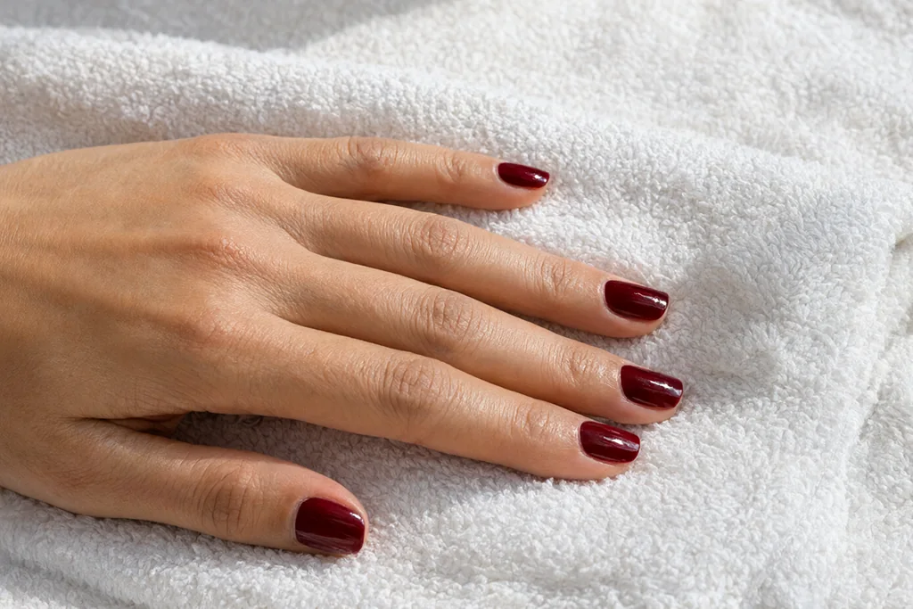 Esmalte em gel em casa: vale a pena?